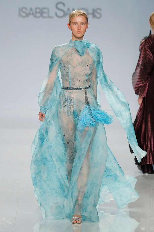 ilovebrides.pt Isabel Sanchis 2018 Barcelona Bridal Fashion Week 2017